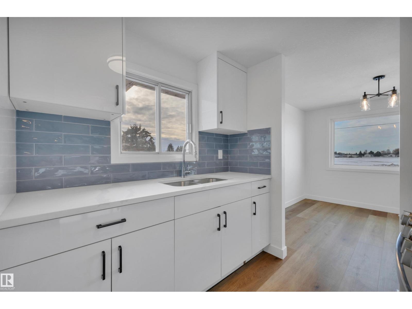 5021 46 AV, calmar, Alberta