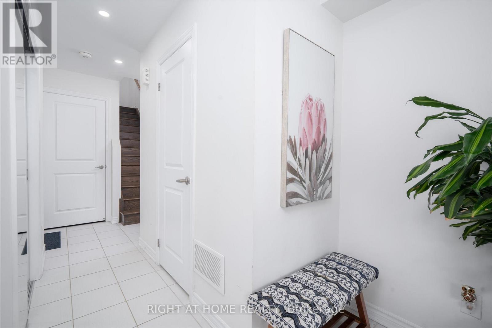 33 Amulet Way, Whitby, Ontario  L1R 0R5 - Photo 4 - E12846322