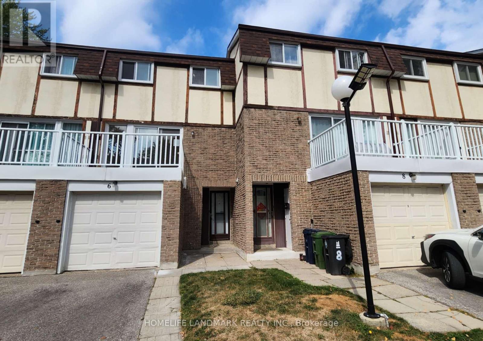 6 - 44 CHESTER LE BOULEVARD, Toronto, Ontario