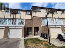 6 - 44 CHESTER LE BOULEVARD, Toronto, Ontario