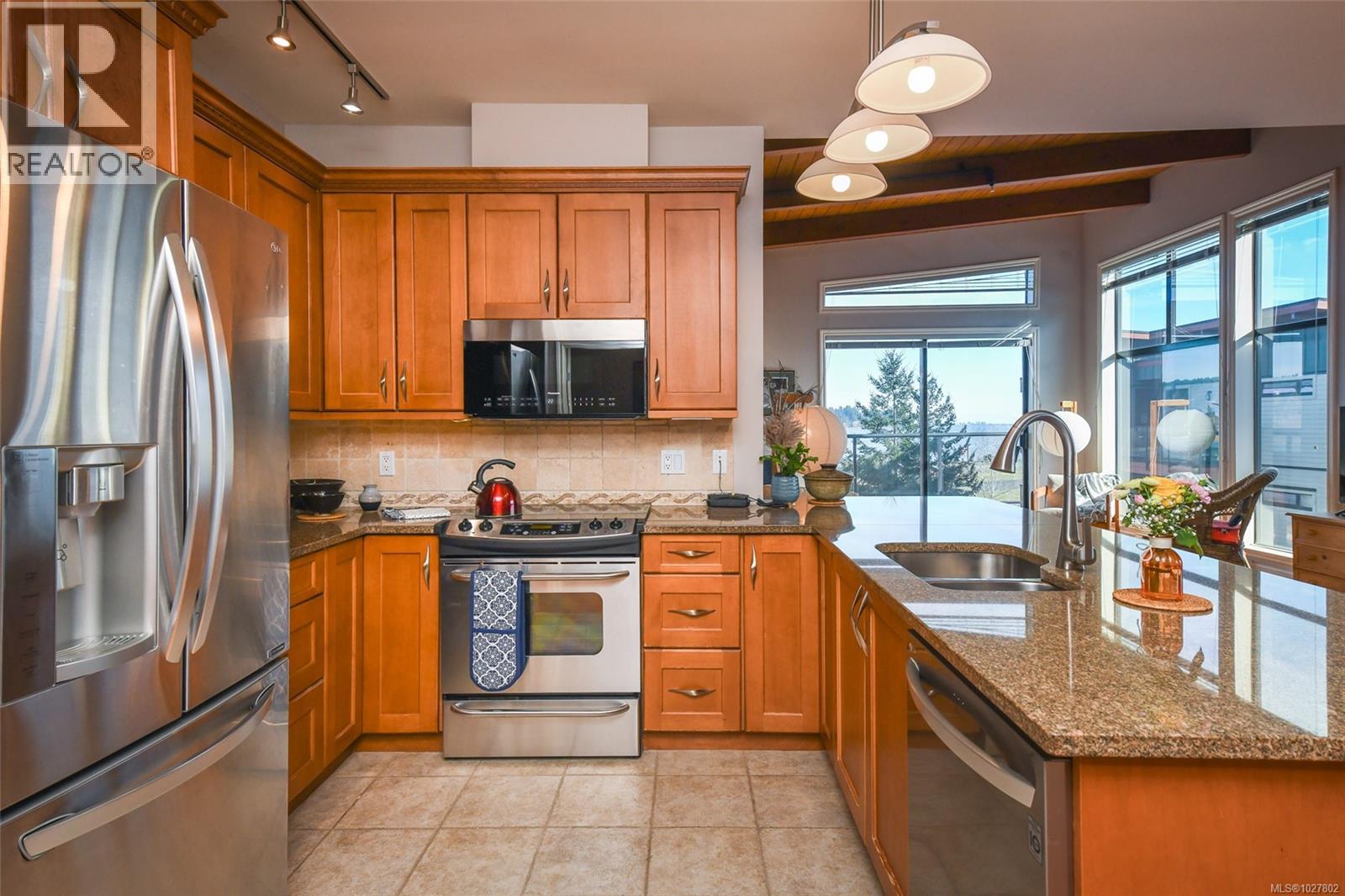 344 2300 Mansfield Dr, Courtenay, British Columbia  V9N 3S3 - Photo 11 - 1027802