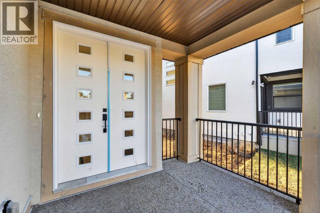 202 Kinniburgh Loop, Chestermere, Alberta  T1X 2S7 - Photo 4 - A2284821