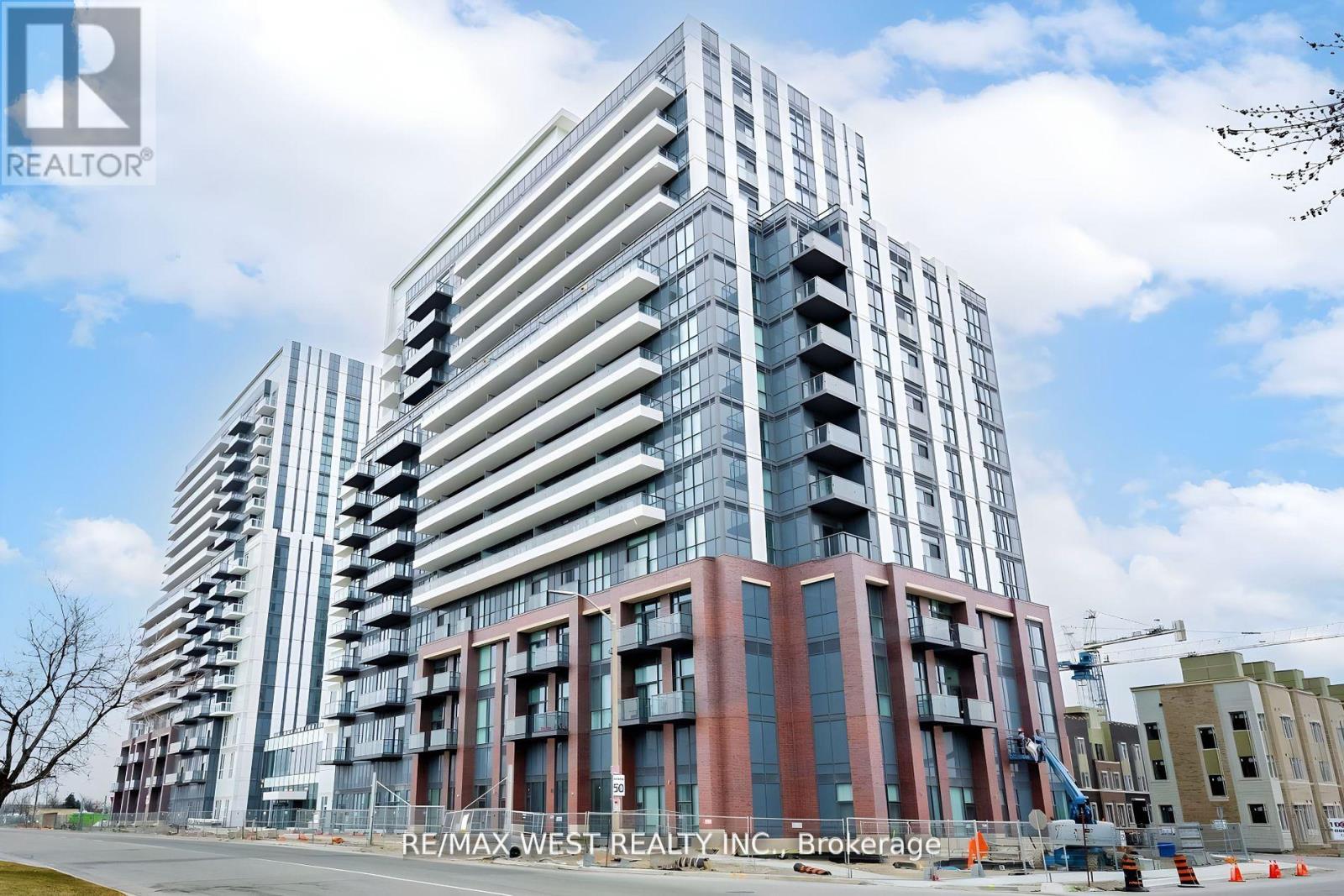 720 - 38 HONEYCRISP CRESCENT, Vaughan, Ontario