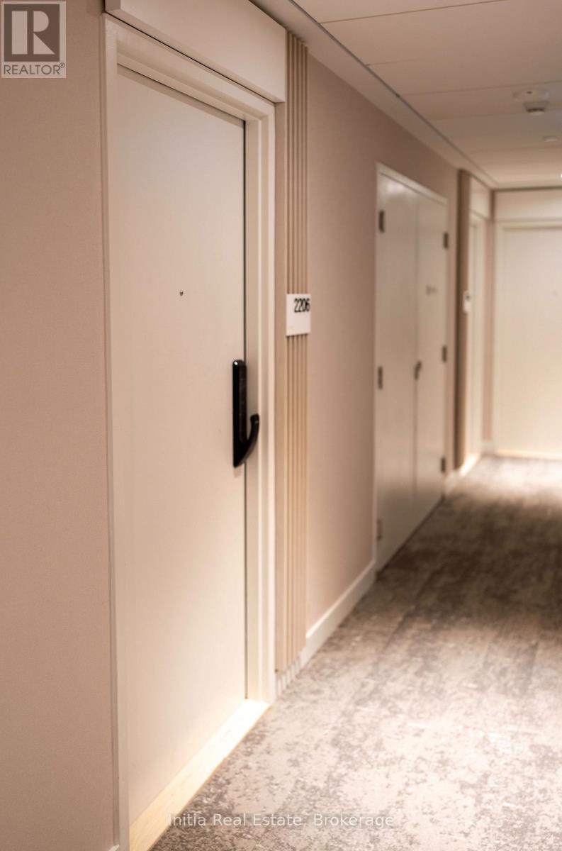 2206 - 28 Ann Street, Mississauga, Ontario  L5G 3G1 - Photo 2 - W12846238