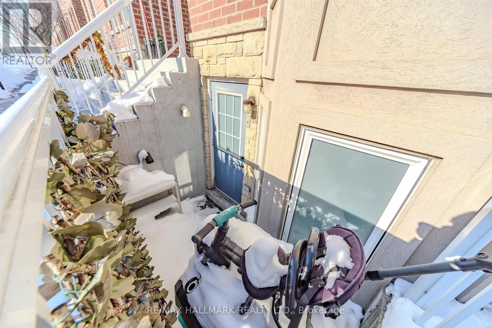 101 - 10 Turntable Crescent, Toronto, Ontario  M6H 4K9 - Photo 31 - W12846256