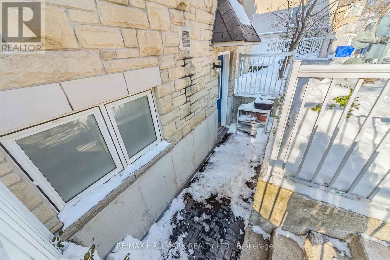 101 - 10 Turntable Crescent, Toronto, Ontario  M6H 4K9 - Photo 33 - W12846256