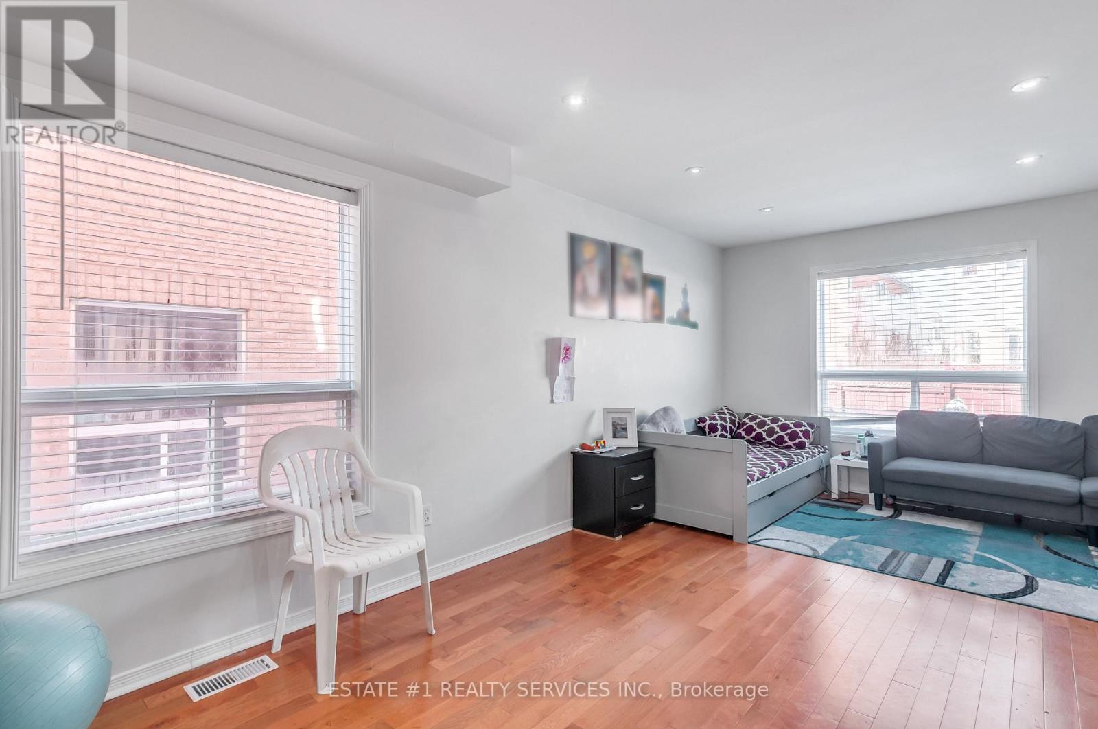 63 Tideland Drive, Brampton, Ontario  L7A 2W1 - Photo 6 - W12846288