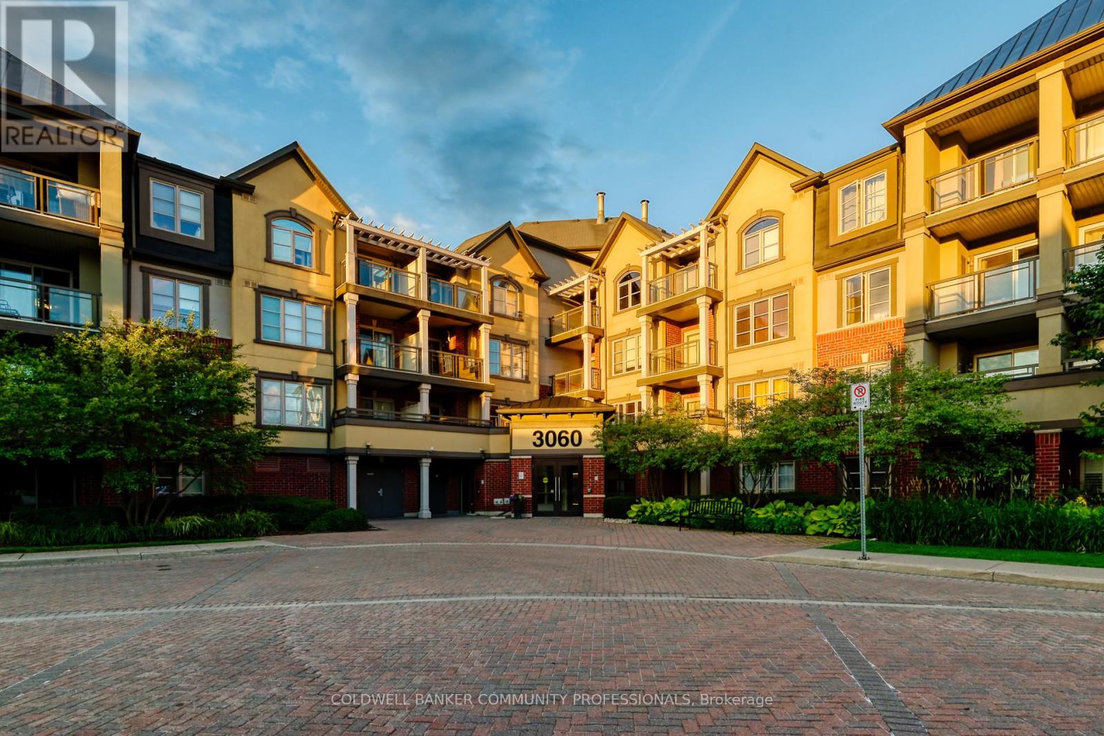 404 - 3060 Rotary Way, Burlington, Ontario  L7M 0G9 - Photo 1 - W12846342