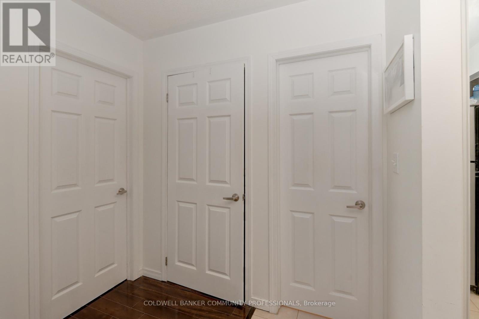 404 - 3060 Rotary Way, Burlington, Ontario  L7M 0G9 - Photo 11 - W12846342