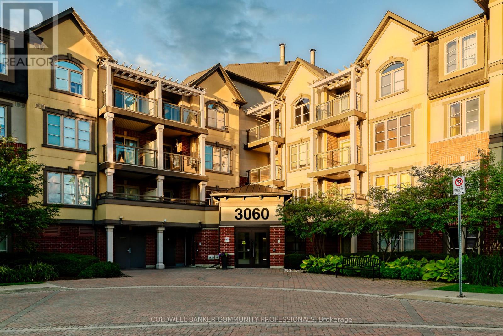 404 - 3060 Rotary Way, Burlington, Ontario  L7M 0G9 - Photo 2 - W12846342