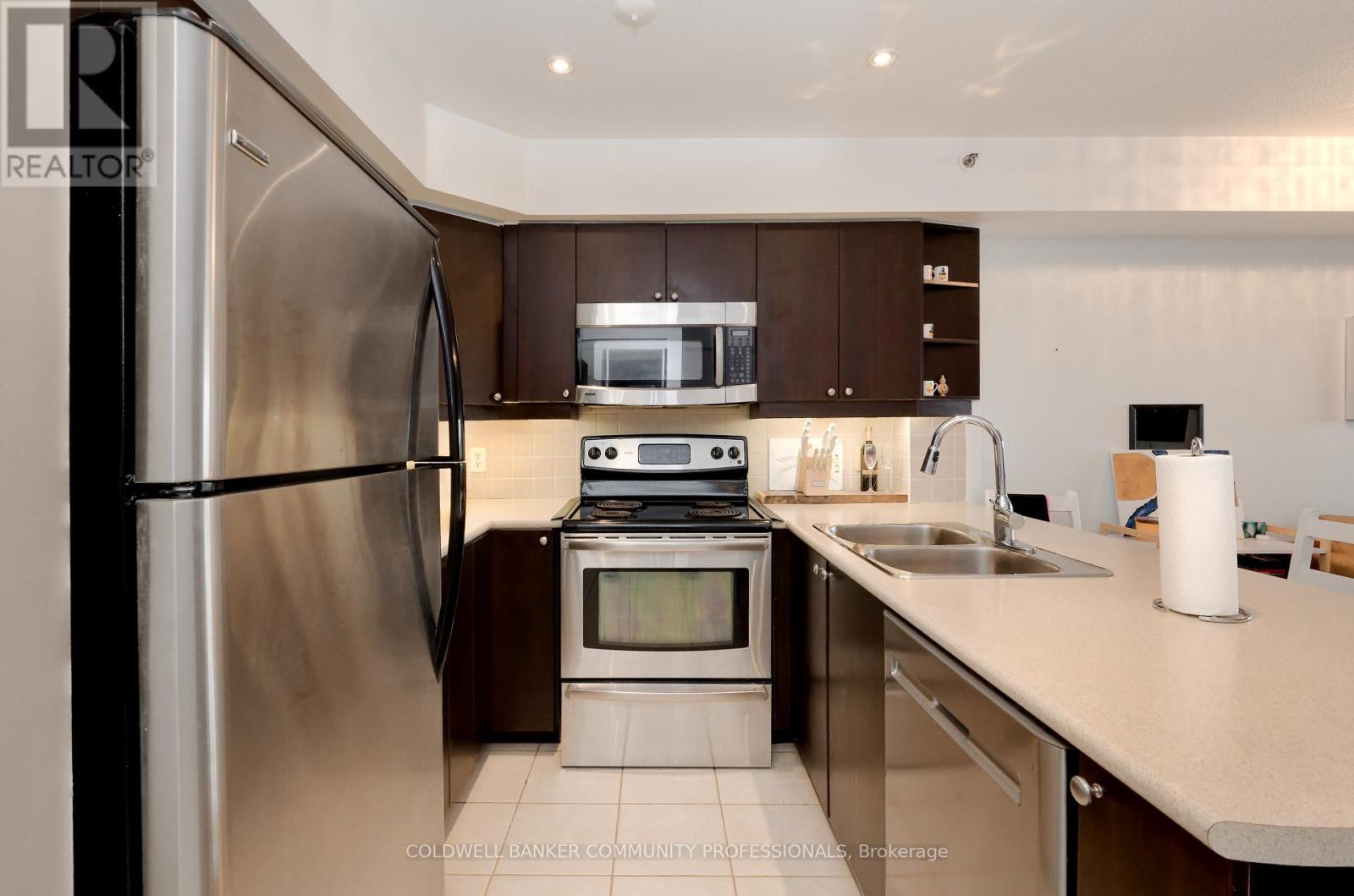 404 - 3060 Rotary Way, Burlington, Ontario  L7M 0G9 - Photo 9 - W12846342