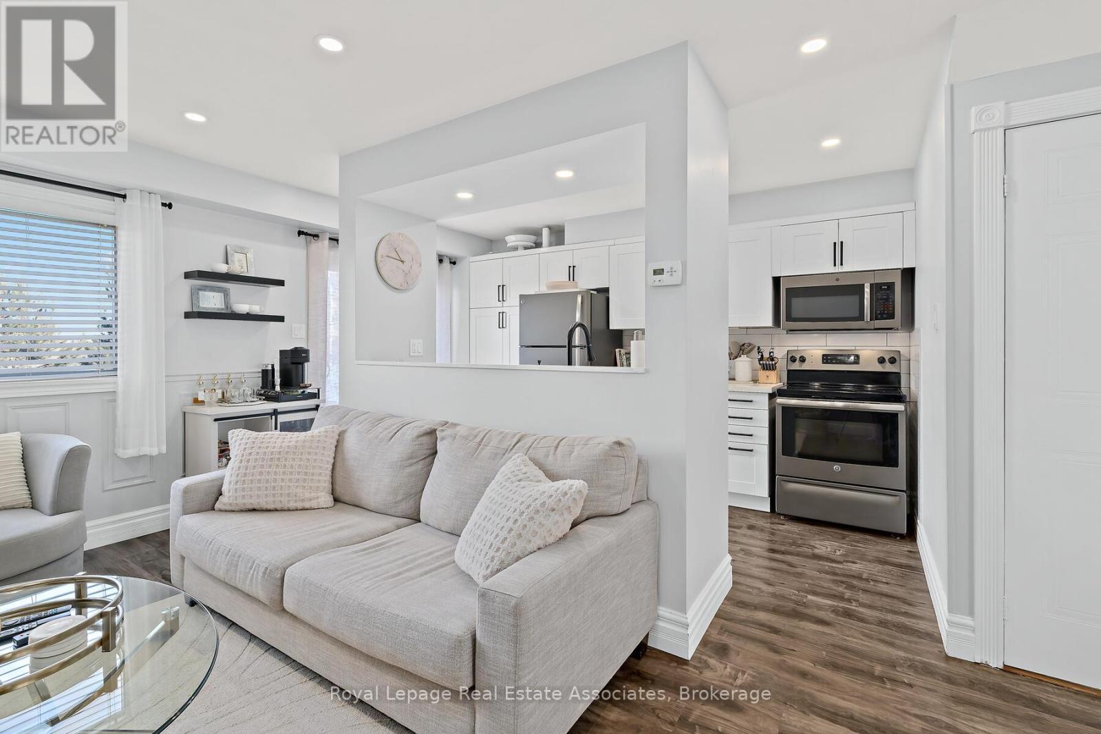 19 Stewart Maclaren Road, Halton Hills, Ontario  L7G 5L8 - Photo 11 - W12846396