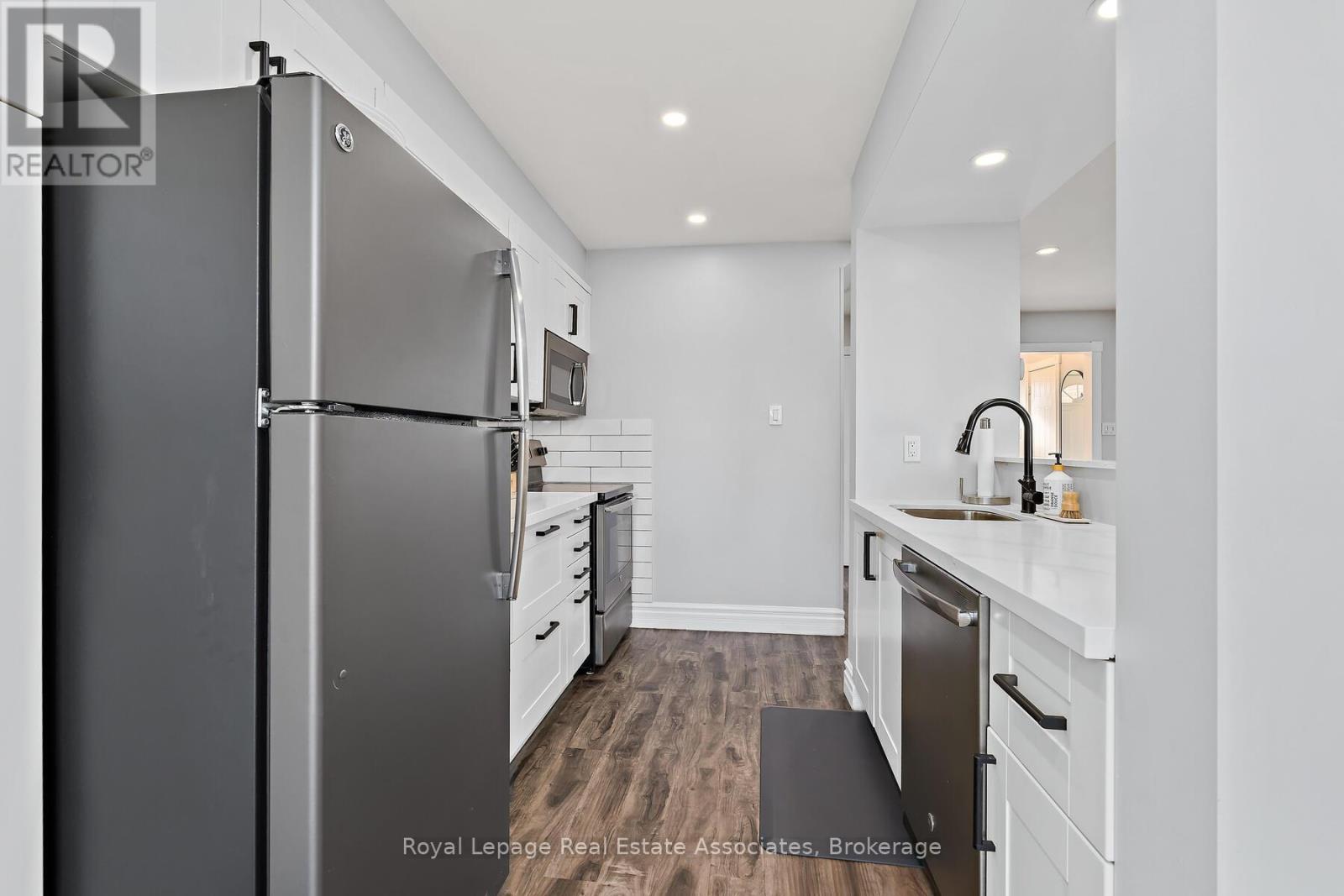 19 Stewart Maclaren Road, Halton Hills, Ontario  L7G 5L8 - Photo 14 - W12846396