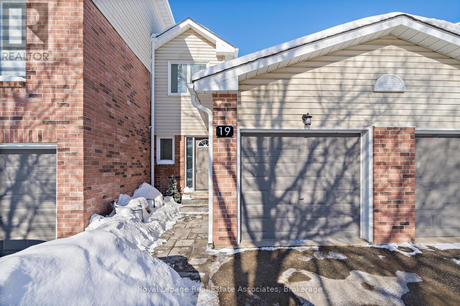 19 Stewart Maclaren Road, Halton Hills, Ontario  L7G 5L8 - Photo 2 - W12846396