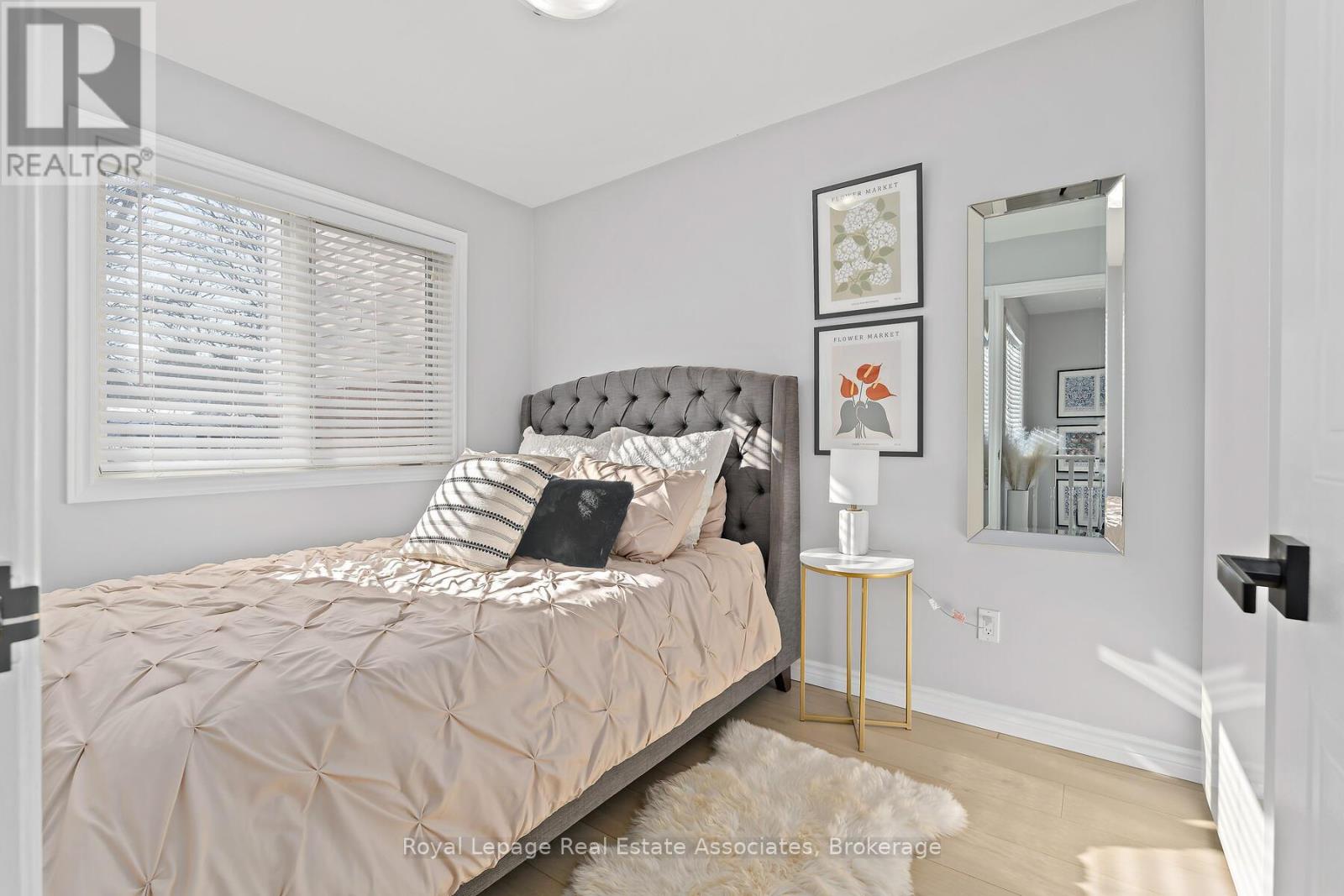 19 Stewart Maclaren Road, Halton Hills, Ontario  L7G 5L8 - Photo 20 - W12846396