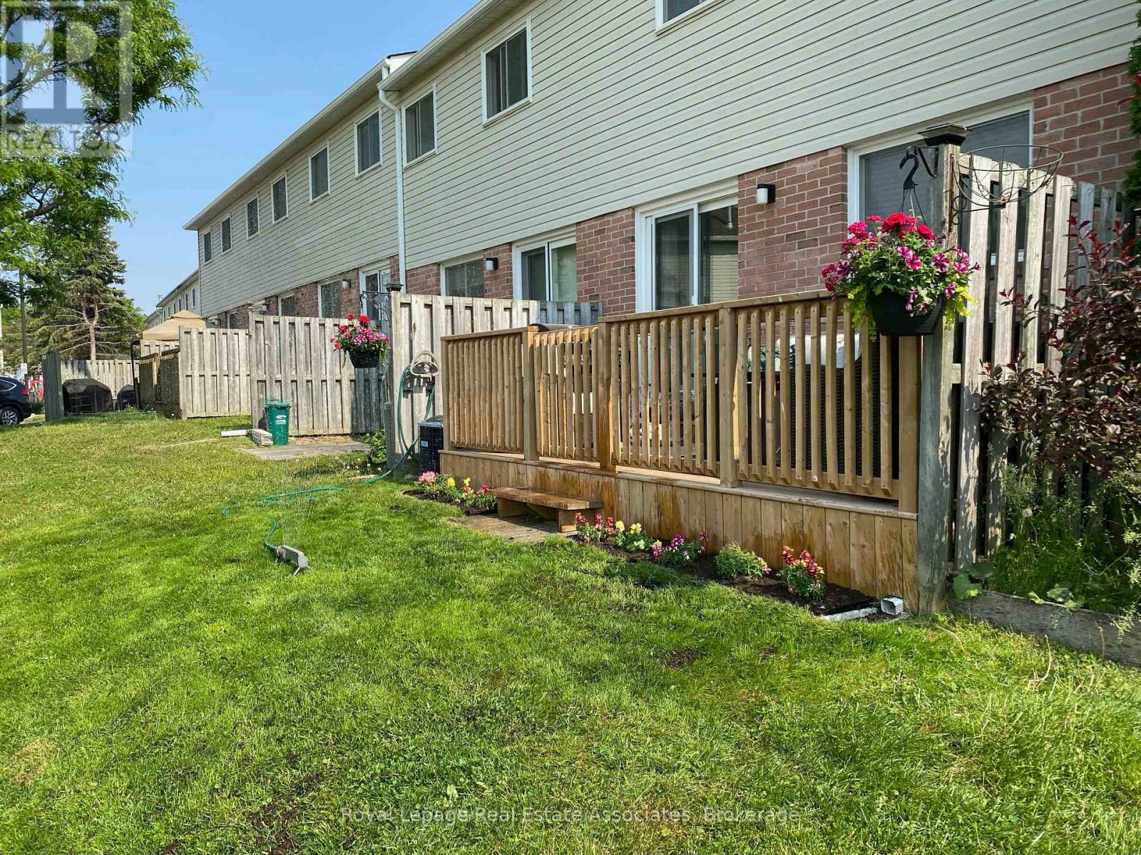 19 Stewart Maclaren Road, Halton Hills, Ontario  L7G 5L8 - Photo 34 - W12846396