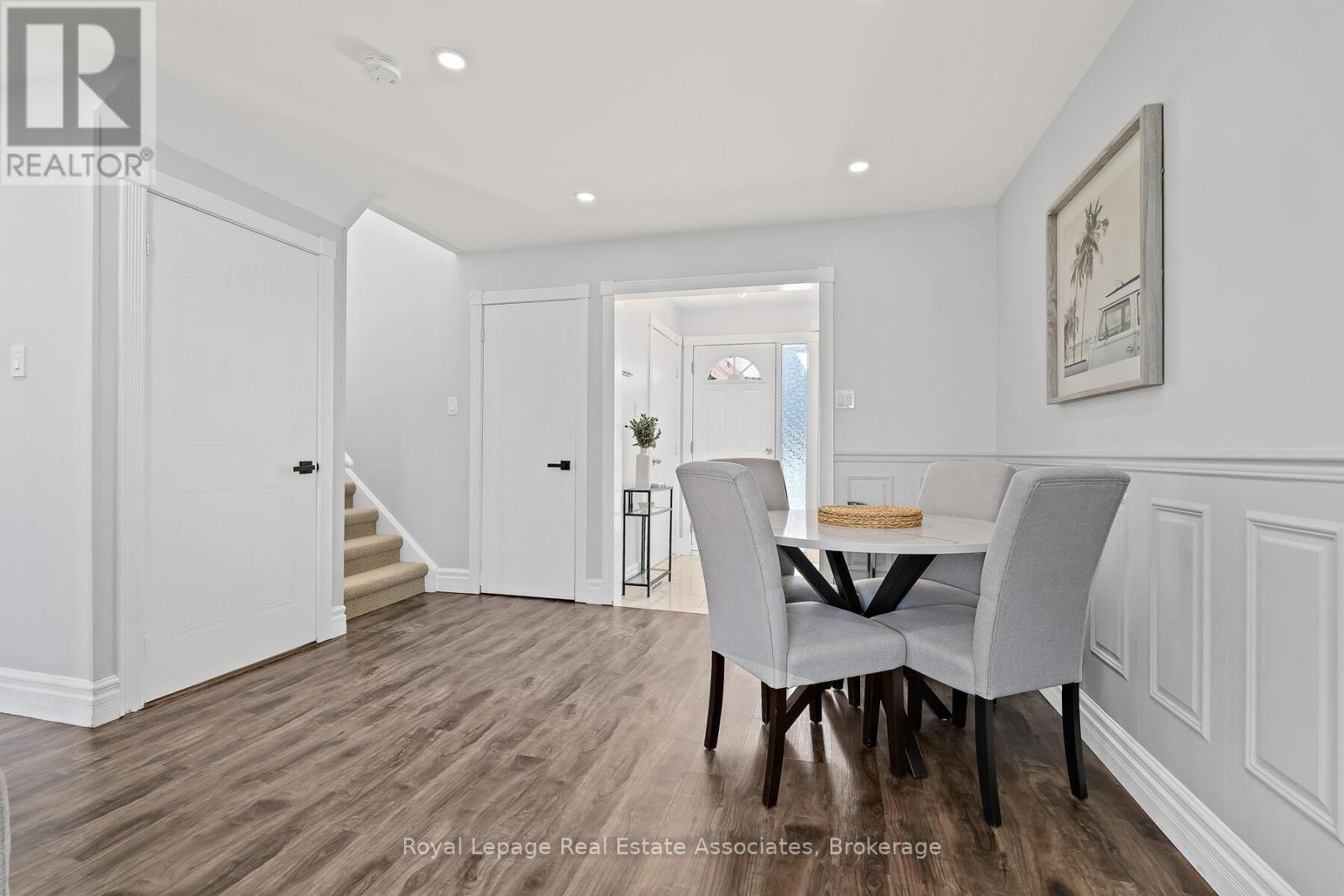 19 Stewart Maclaren Road, Halton Hills, Ontario  L7G 5L8 - Photo 5 - W12846396