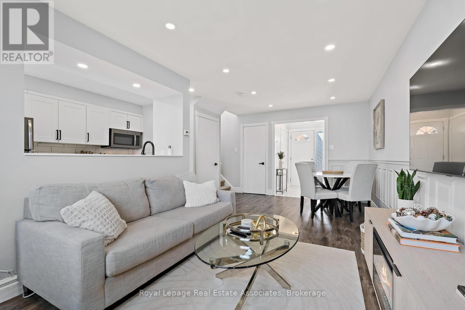 19 Stewart Maclaren Road, Halton Hills, Ontario  L7G 5L8 - Photo 9 - W12846396