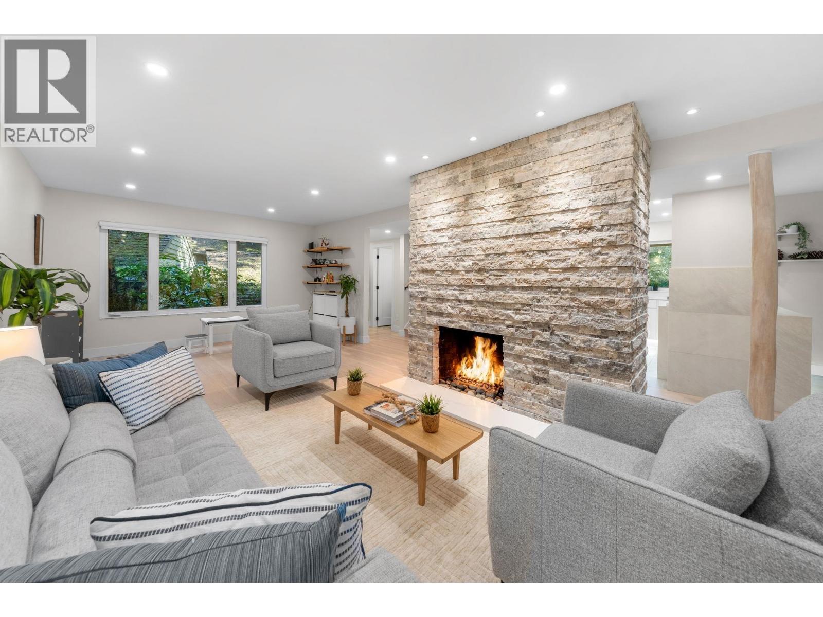 867 Frederick Road, North Vancouver, British Columbia  V7K 2Y5 - Photo 3 - R3094536