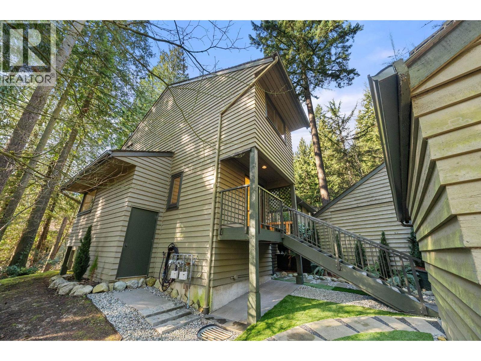 867 Frederick Road, North Vancouver, British Columbia  V7K 2Y5 - Photo 2 - R3094536