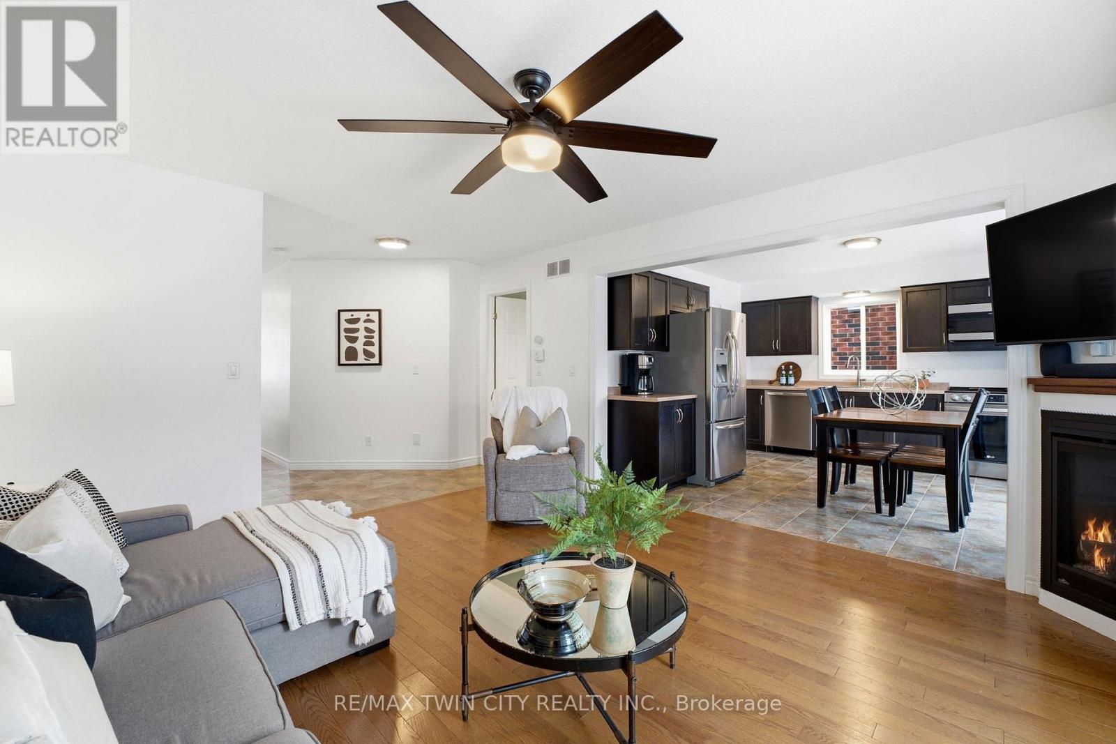 9 Patterson Drive, North Dumfries, Ontario  N0B 1E0 - Photo 4 - X12846248