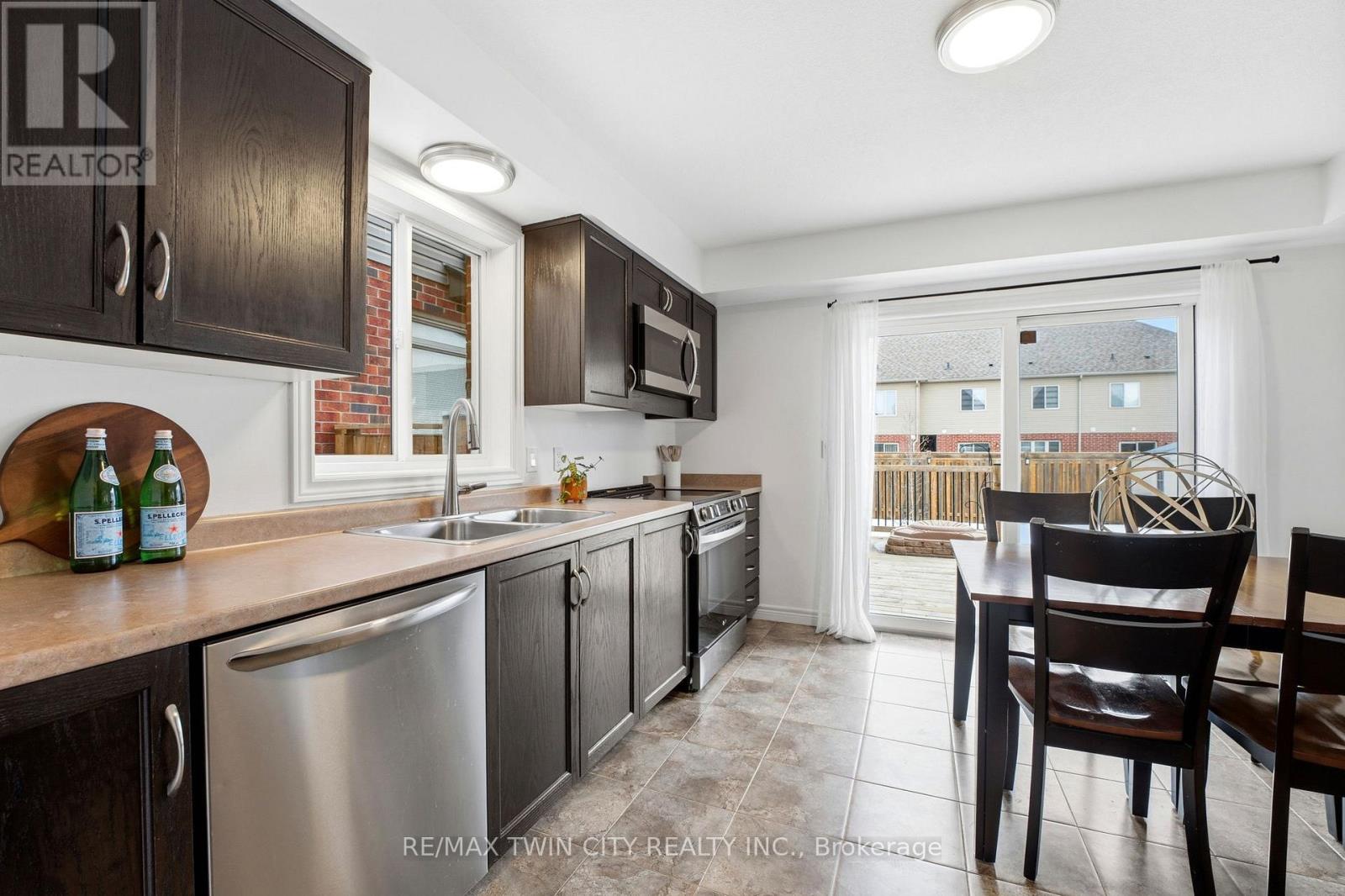 9 Patterson Drive, North Dumfries, Ontario  N0B 1E0 - Photo 7 - X12846248