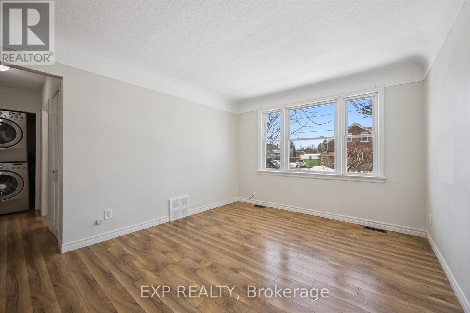 253 Sydney Street S, Kitchener, Ontario  N2G 3V8 - Photo 8 - X12846268