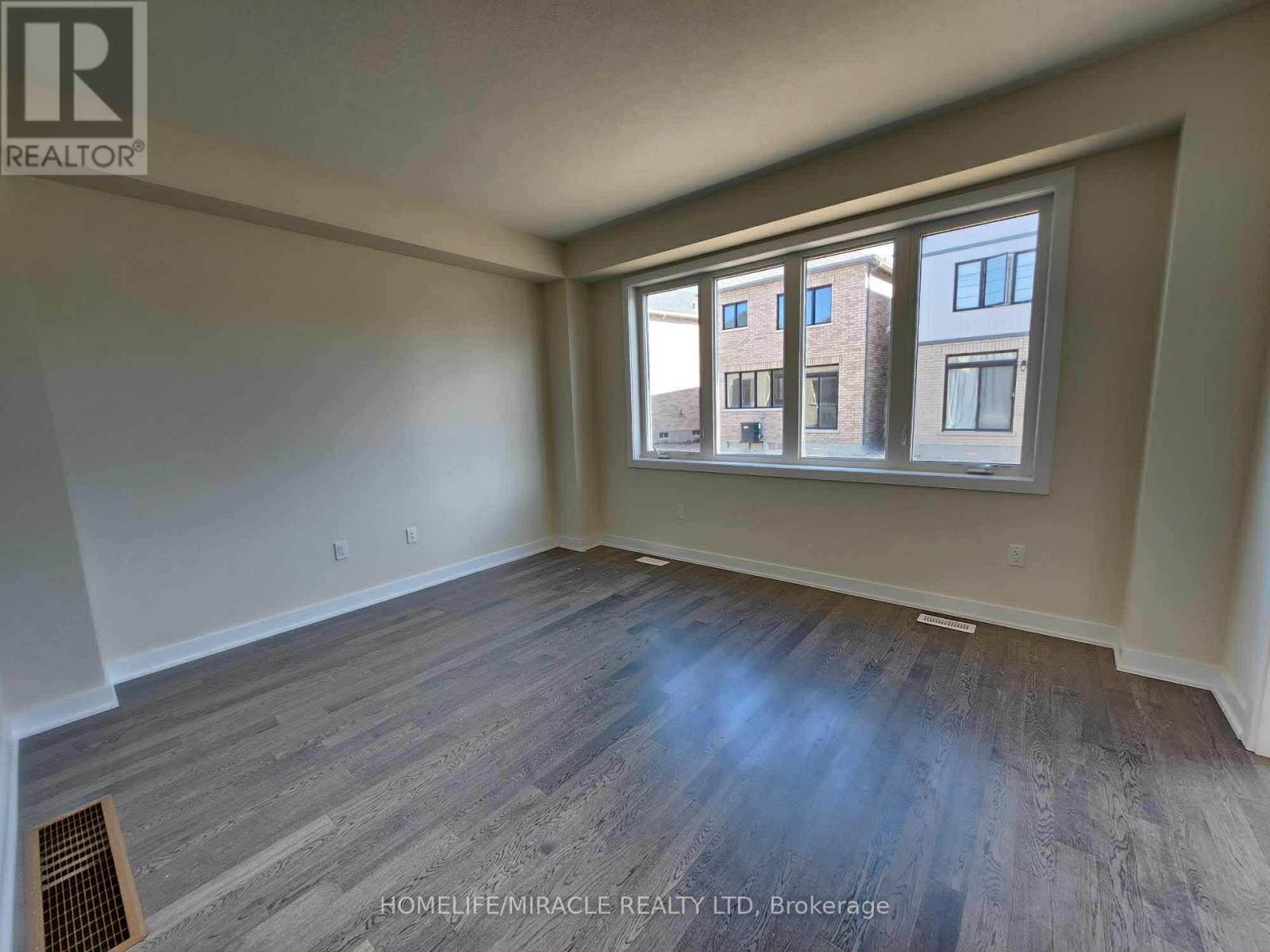 70 Eastbridge Avenue, Welland, Ontario  L3B 0M2 - Photo 10 - X12846314