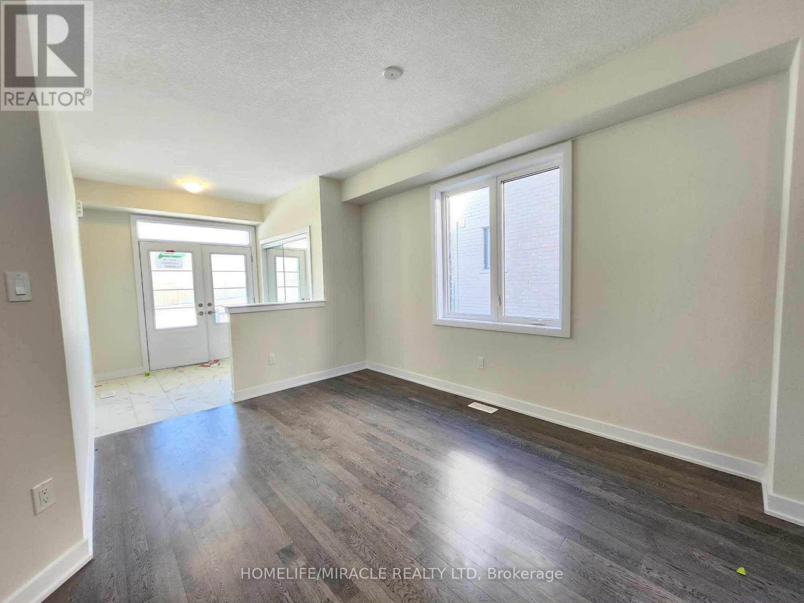 70 Eastbridge Avenue, Welland, Ontario  L3B 0M2 - Photo 4 - X12846314