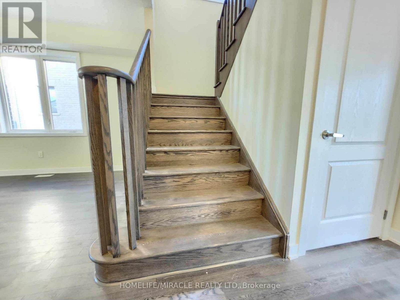 70 Eastbridge Avenue, Welland, Ontario  L3B 0M2 - Photo 6 - X12846314