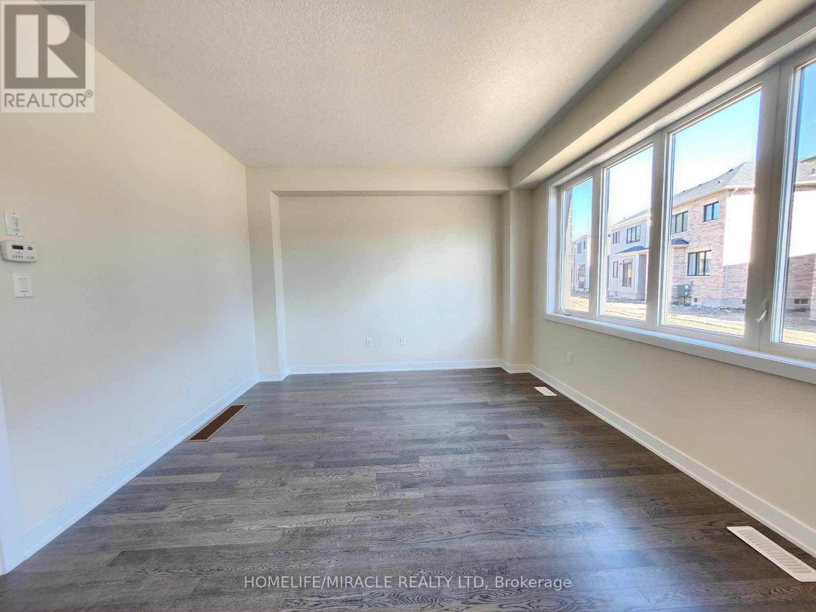 70 Eastbridge Avenue, Welland, Ontario  L3B 0M2 - Photo 9 - X12846314