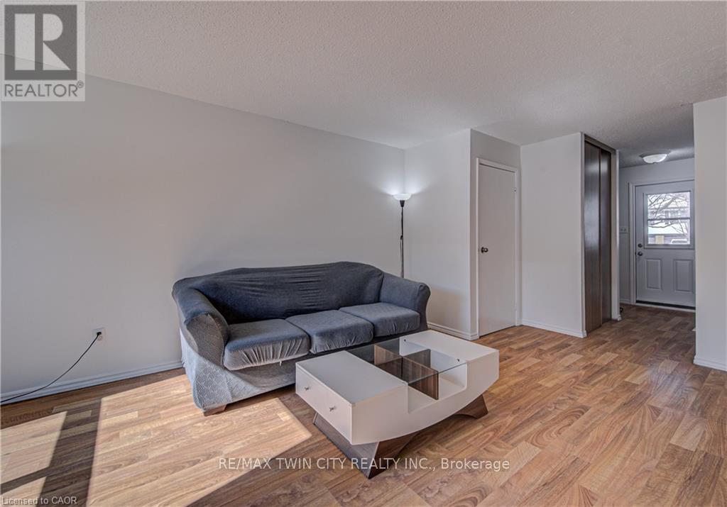 277 Pioneer Drive, Kitchener, Ontario  N2P 1M9 - Photo 5 - X12846318