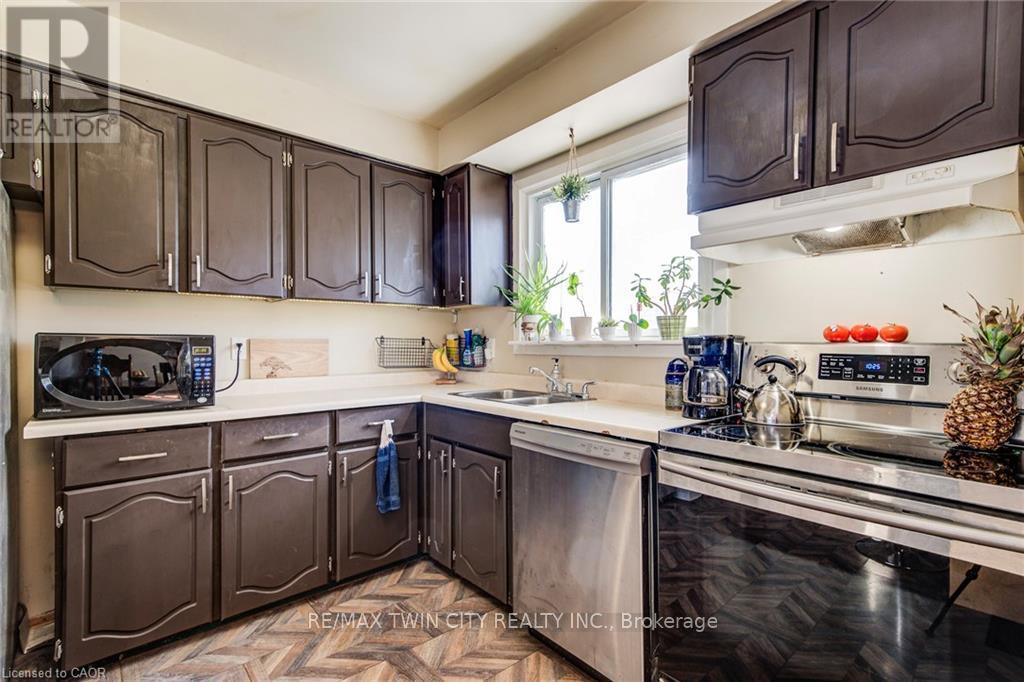 71 Shadeland Crescent, Kitchener, Ontario  N2M 2J1 - Photo 18 - X12846394