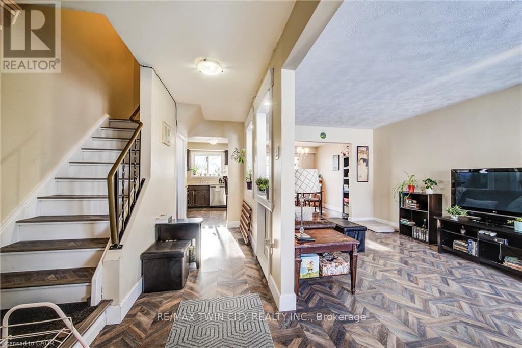 71 Shadeland Crescent, Kitchener, Ontario  N2M 2J1 - Photo 6 - X12846394