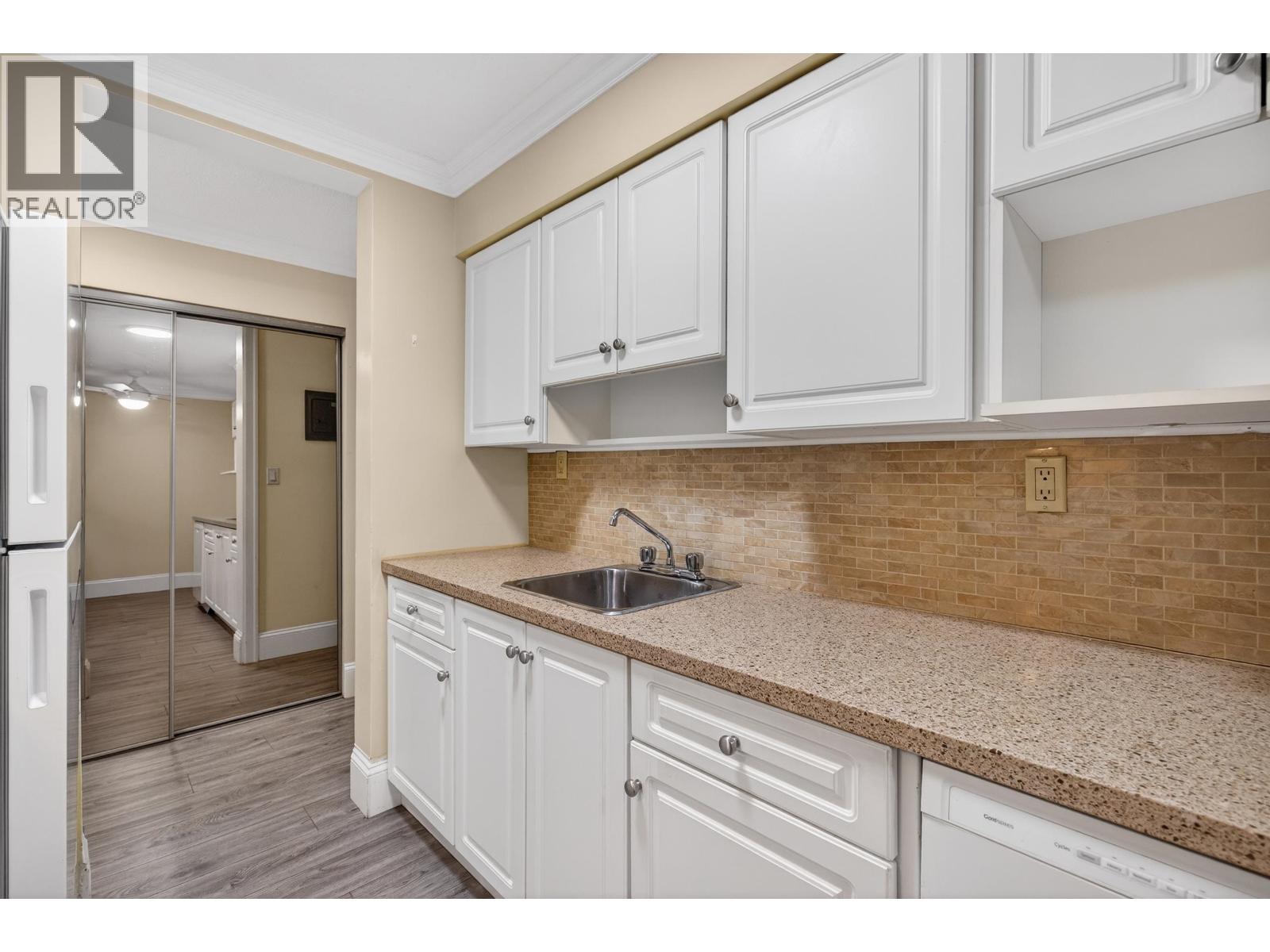 106 1045 Howie Avenue, Coquitlam, British Columbia  V3J 1T5 - Photo 6 - R3095272