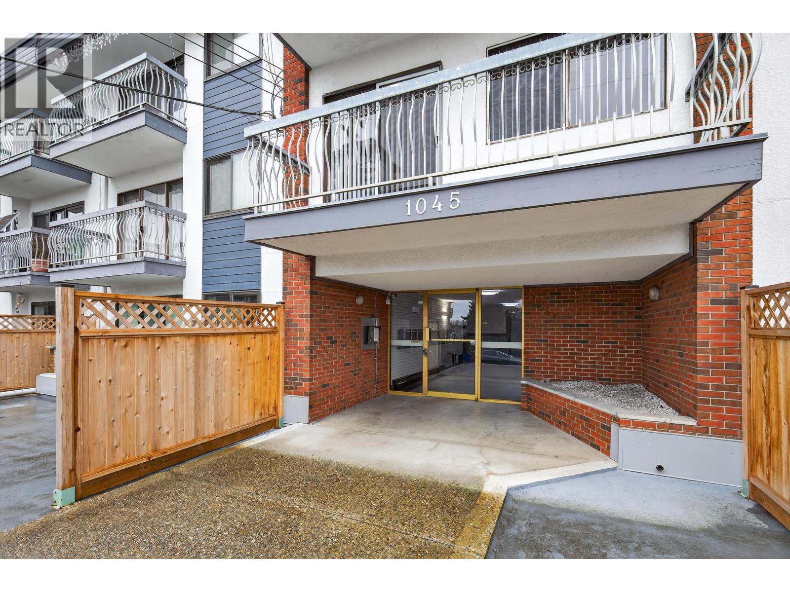 106 1045 Howie Avenue, Coquitlam, British Columbia  V3J 1T5 - Photo 3 - R3095272