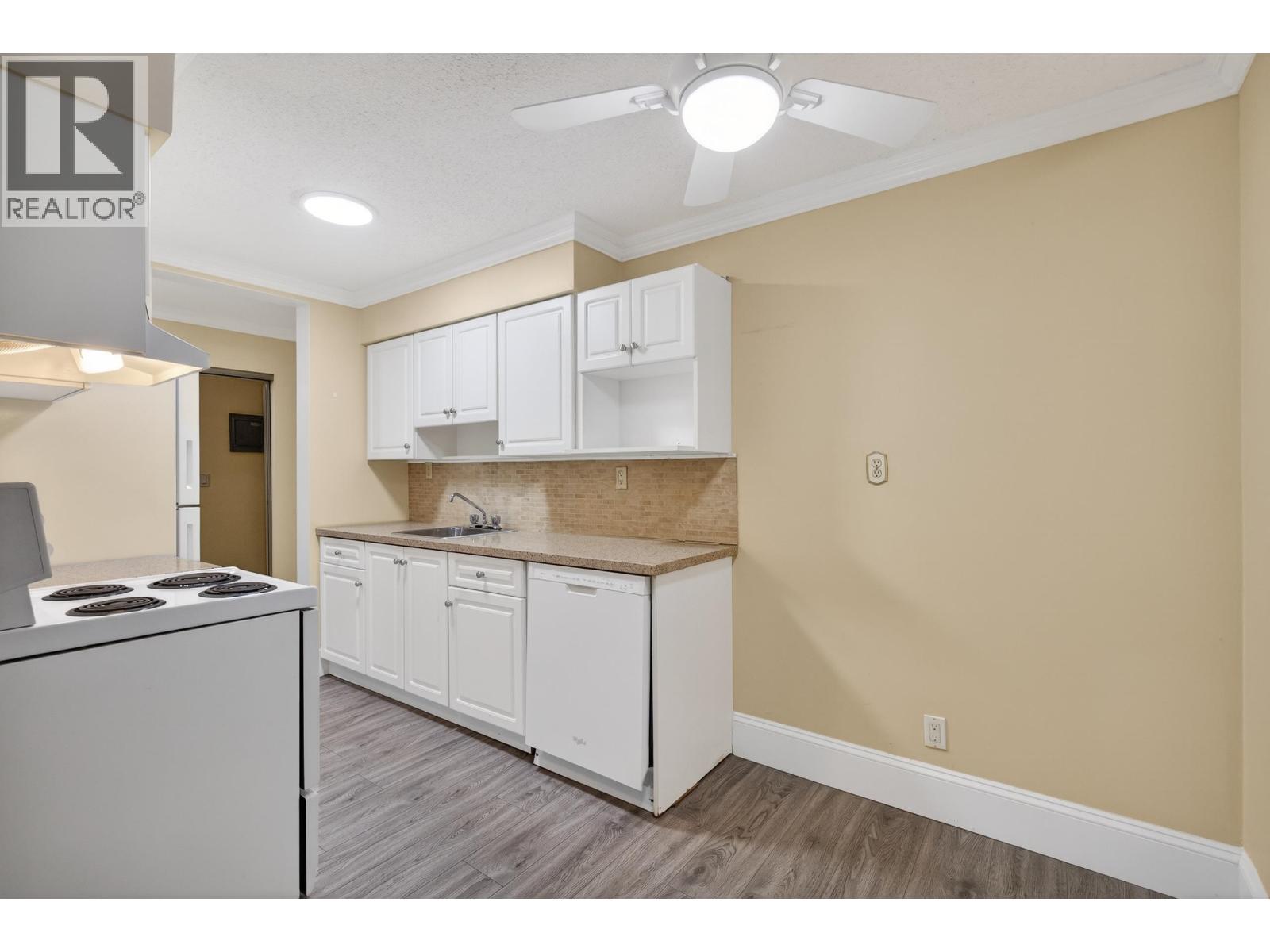 106 1045 Howie Avenue, Coquitlam, British Columbia  V3J 1T5 - Photo 9 - R3095272