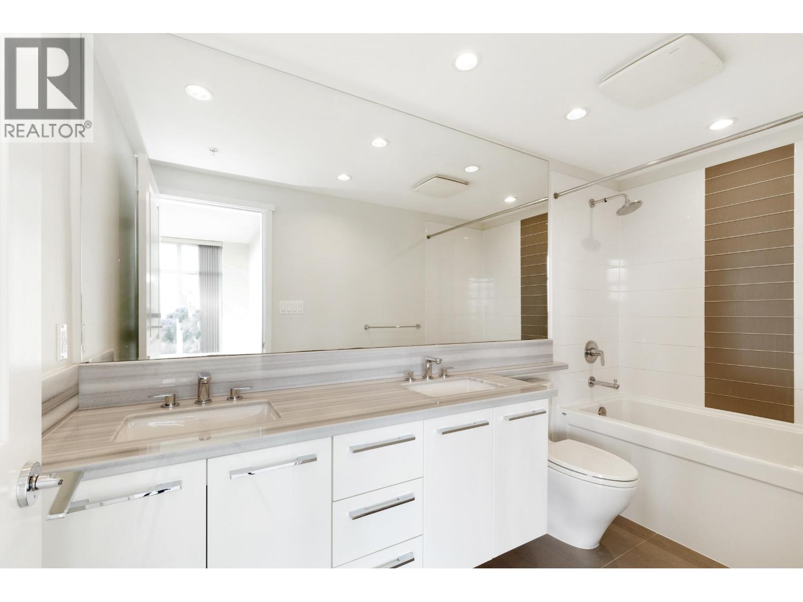 2501 3102 Windsor Gate, Coquitlam, British Columbia  V3B 0J3 - Photo 16 - R3094207