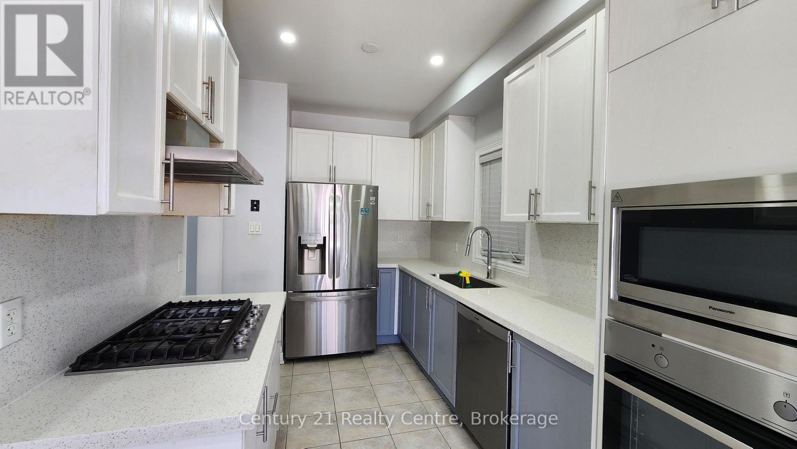 3 Almond Street, Brampton, Ontario  L6P 3W2 - Photo 3 - W12816252