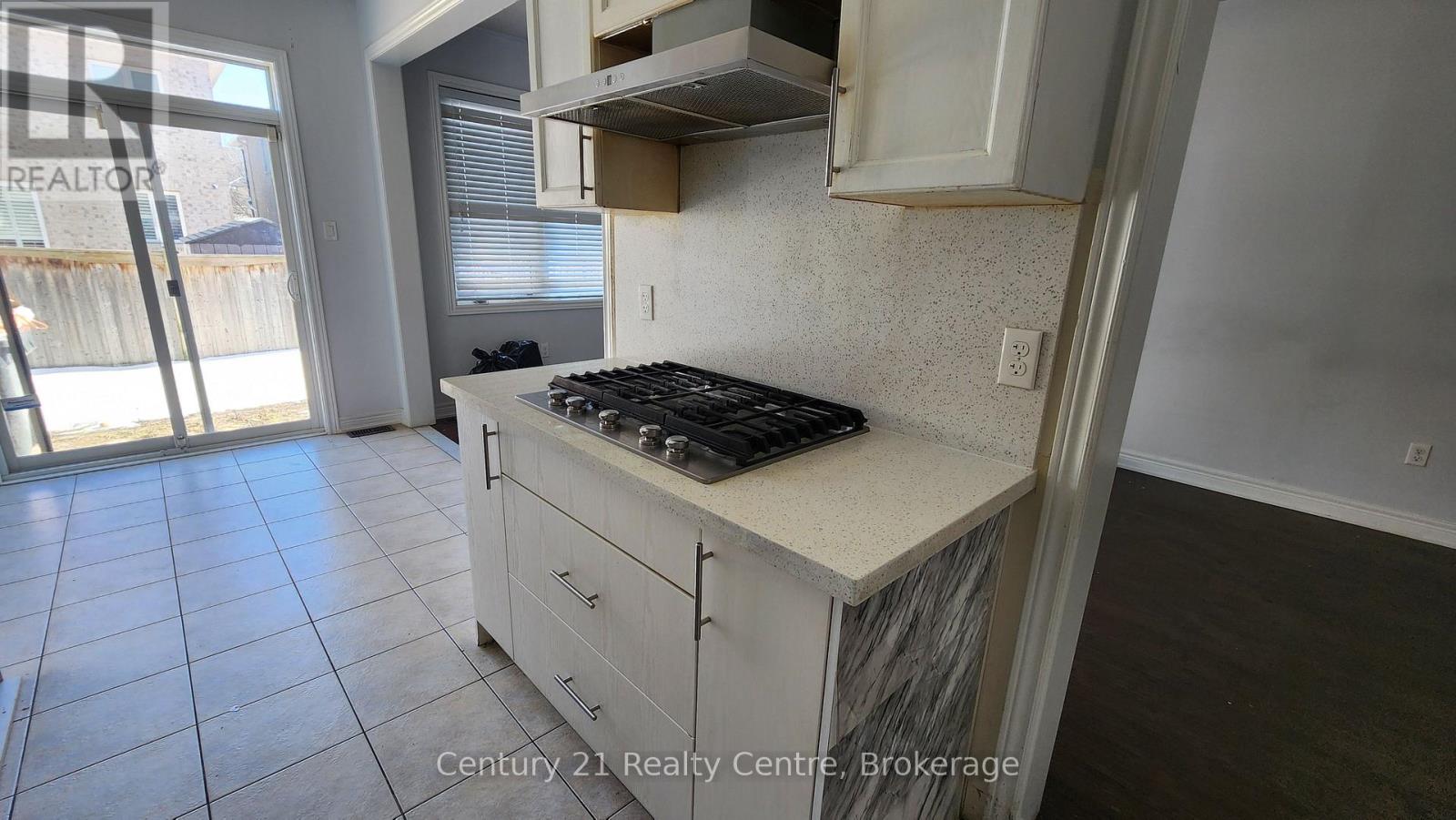 3 Almond Street, Brampton, Ontario  L6P 3W2 - Photo 6 - W12816252