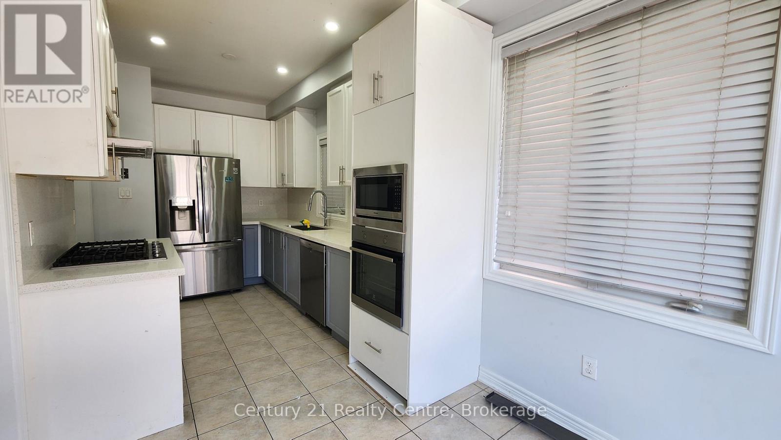 3 Almond Street, Brampton, Ontario  L6P 3W2 - Photo 4 - W12816252