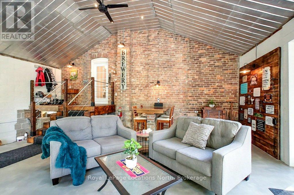 138 Bruce Street S, Blue Mountains, Ontario  N0H 2P0 - Photo 18 - X12438420