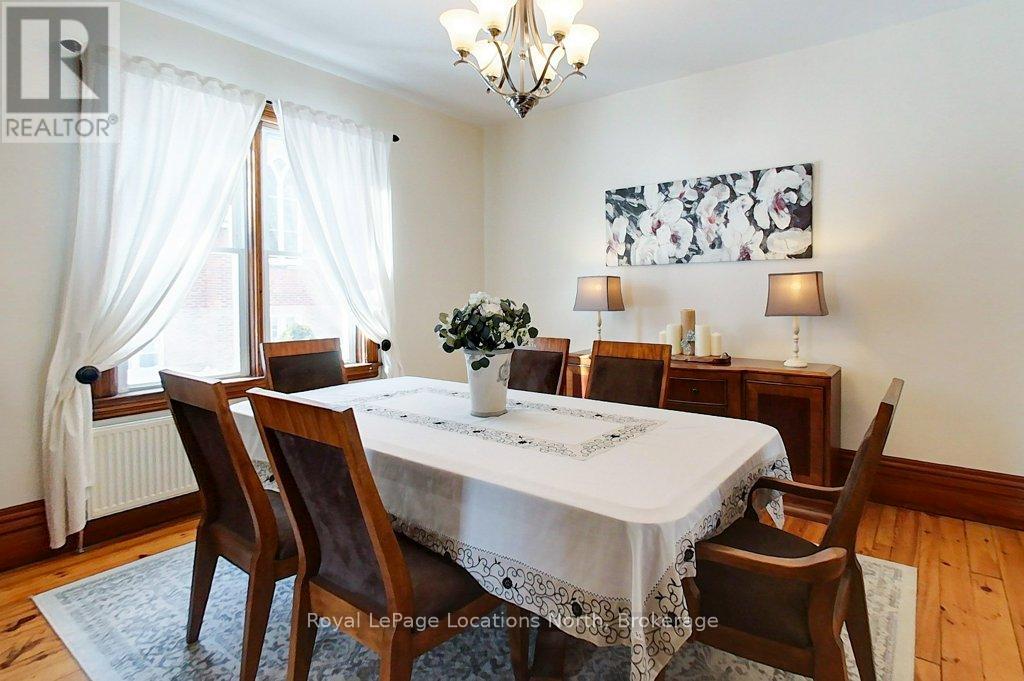 138 Bruce Street S, Blue Mountains, Ontario  N0H 2P0 - Photo 3 - X12438420