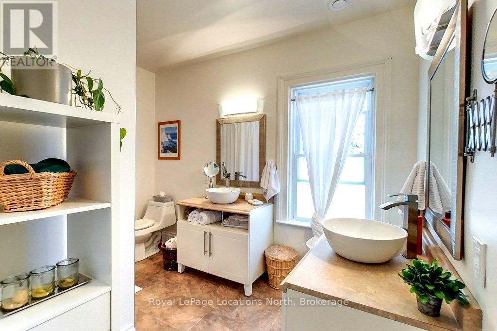 138 Bruce Street S, Blue Mountains, Ontario  N0H 2P0 - Photo 22 - X12438420