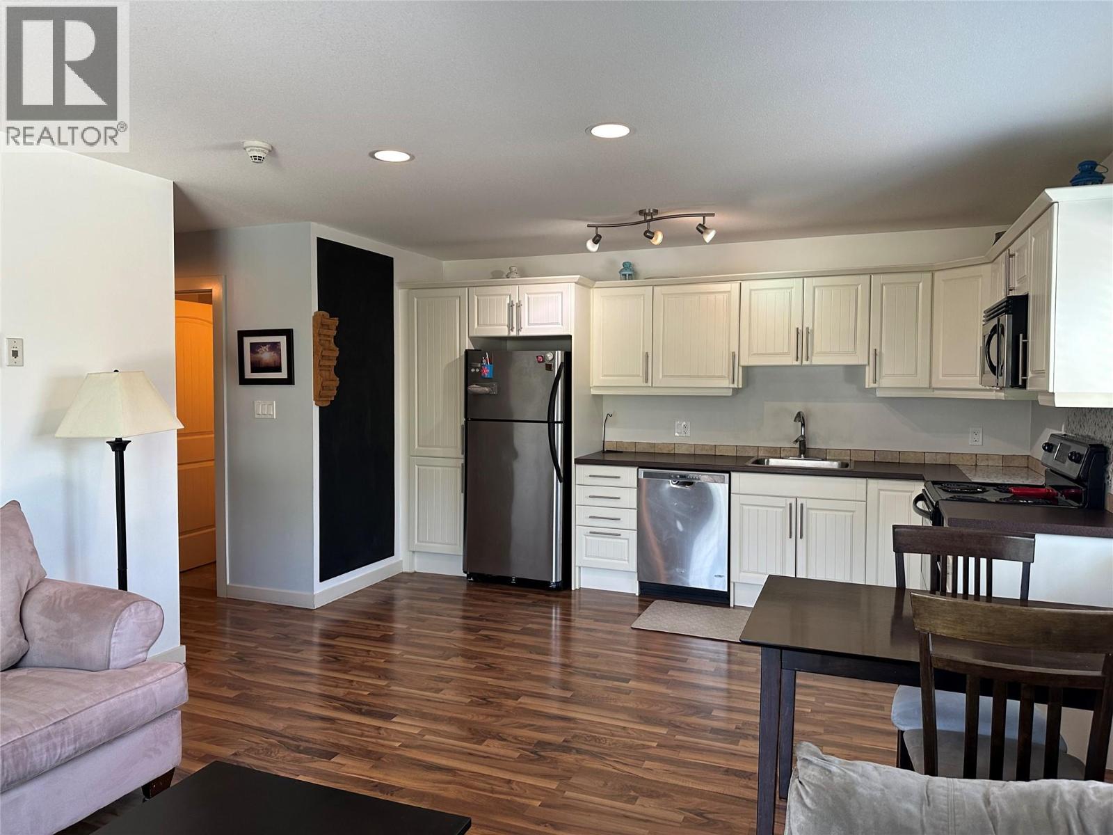 1042 1st Avenue Unit# 402, Fernie, British Columbia V0B 1M0 - Photo 8 - 10360667