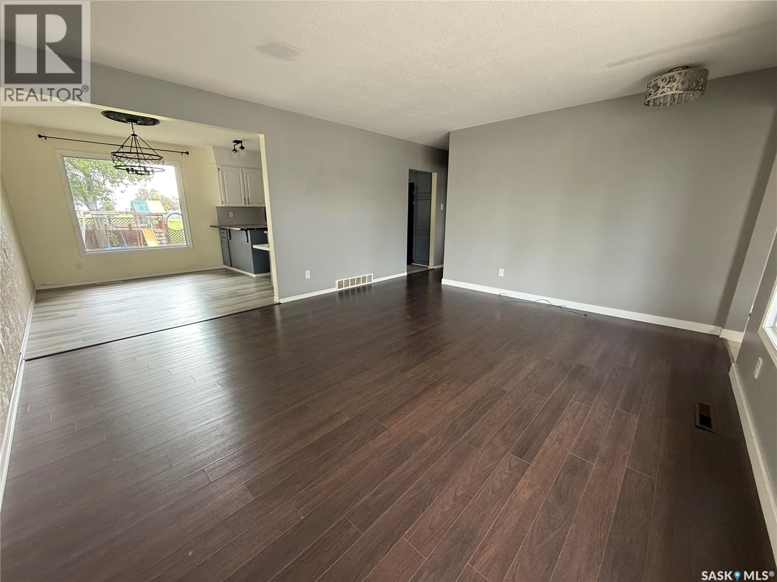 20 Scott Crescent, Weyburn, Saskatchewan  S4H 1T6 - Photo 7 - SK004329