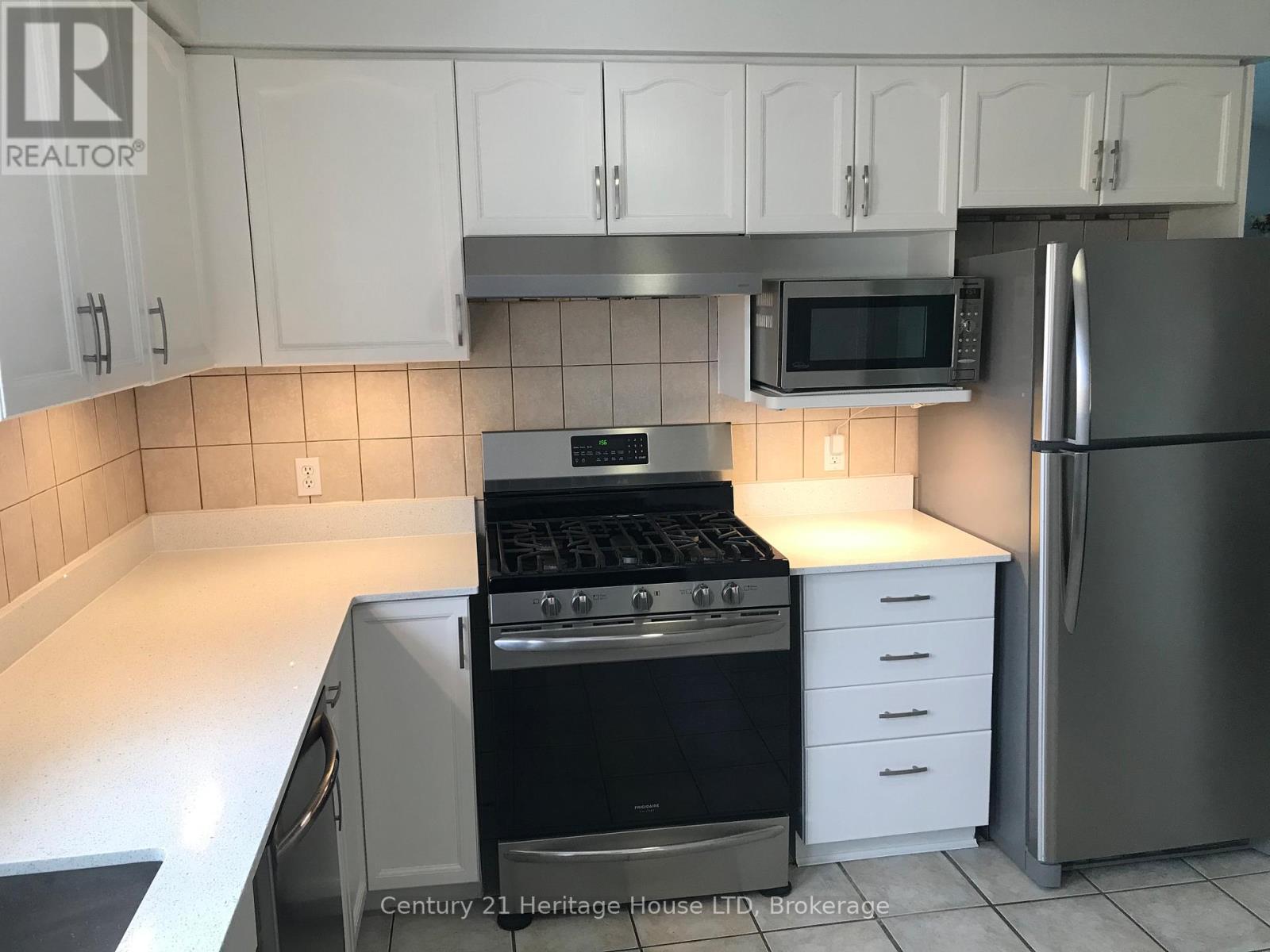 25 Nelson Avenue, Fort Erie, Ontario  L2A 5K7 - Photo 9 - X12828246