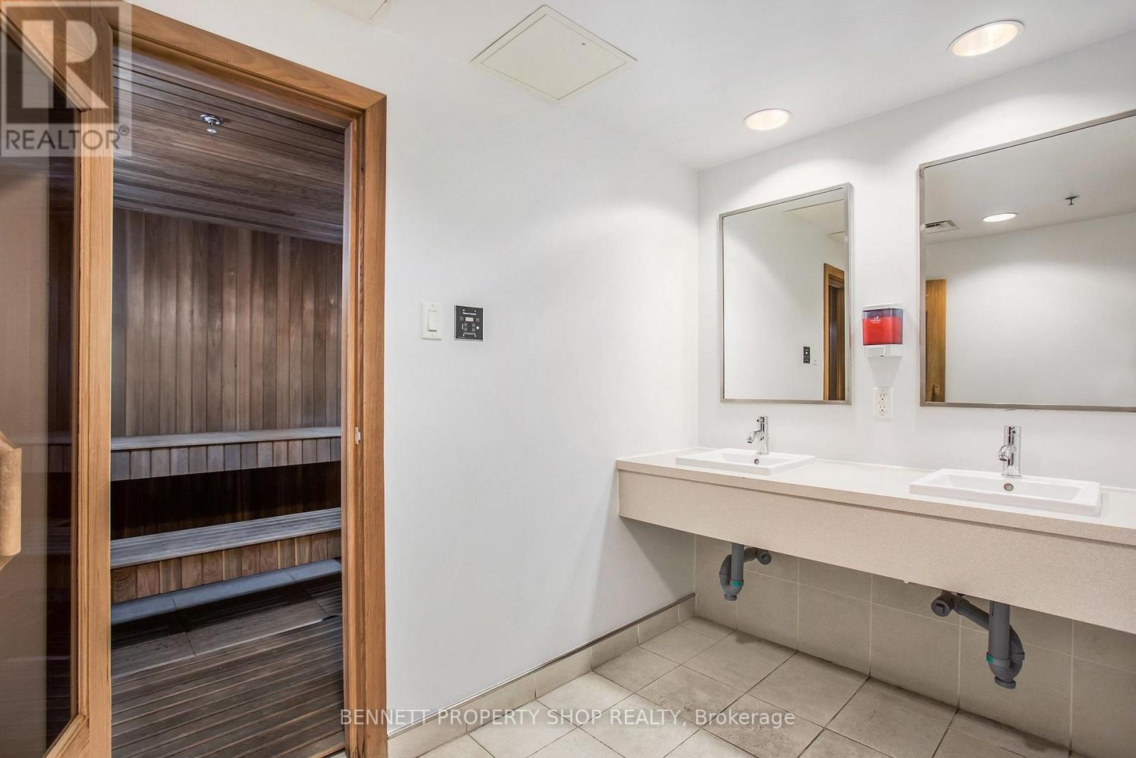 2005 - 242 Rideau Street, Ottawa, Ontario  K1N 0B7 - Photo 12 - X12846408