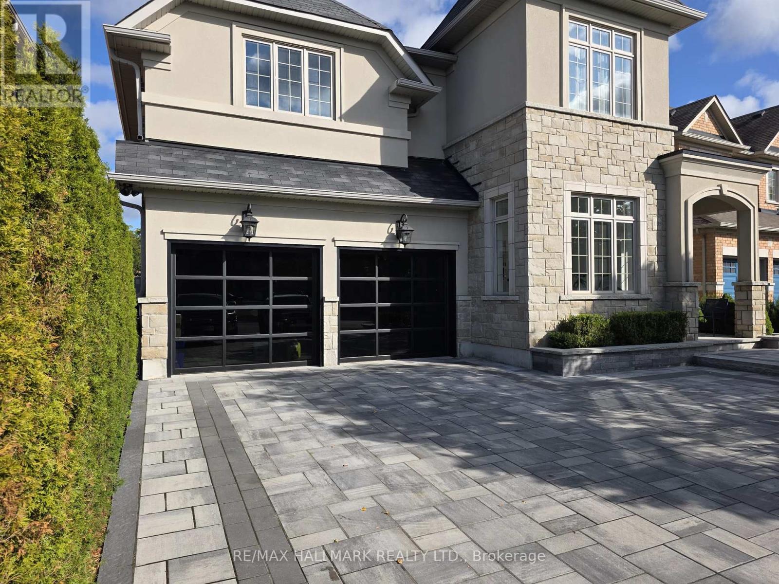 1135 Cenotaph Boulevard, Newmarket, Ontario  L3X 0A7 - Photo 3 - N12841760