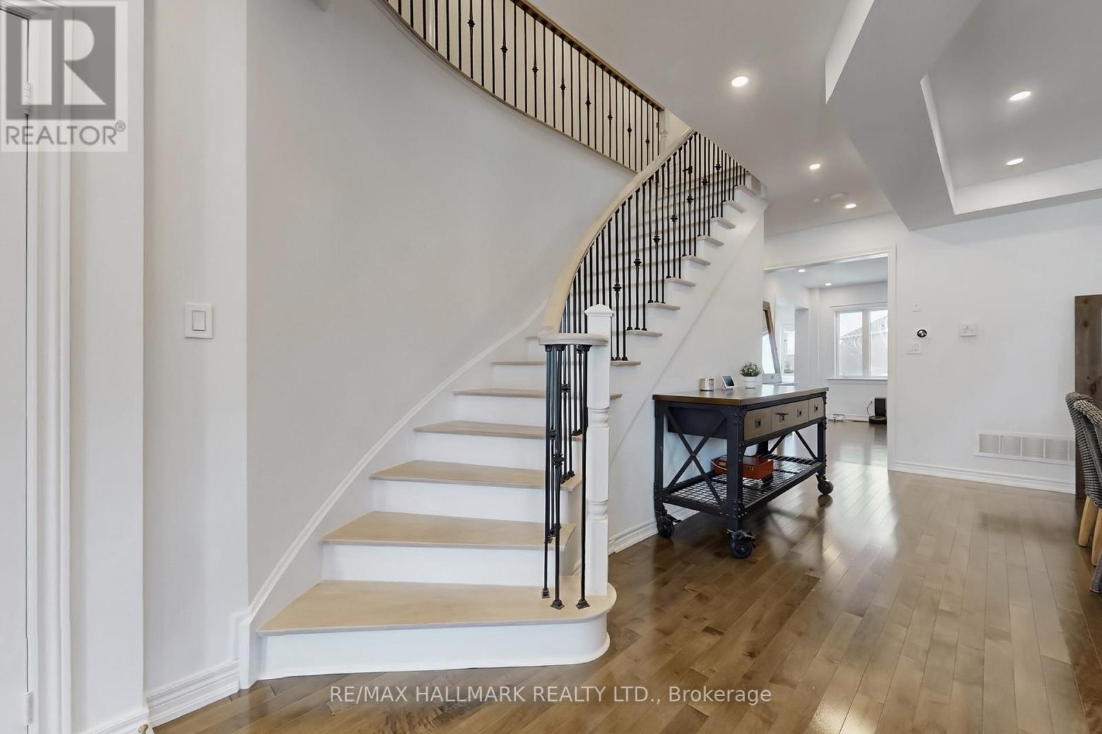 1135 Cenotaph Boulevard, Newmarket, Ontario  L3X 0A7 - Photo 18 - N12841760